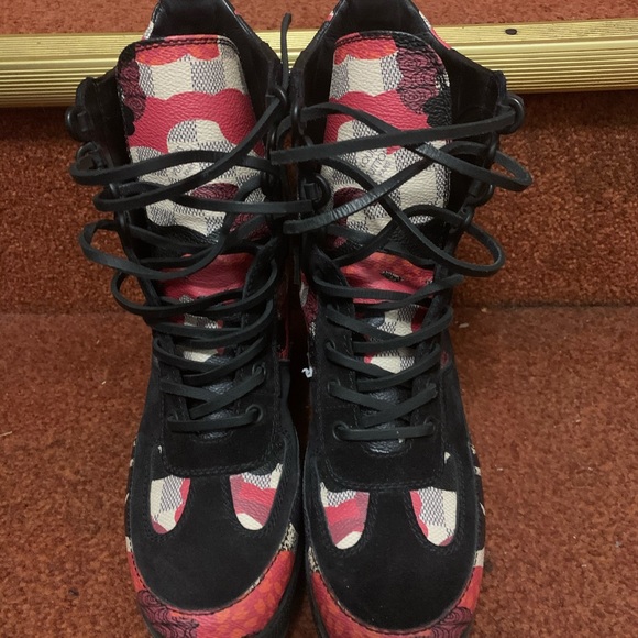 Boots - Picture 2 of 4